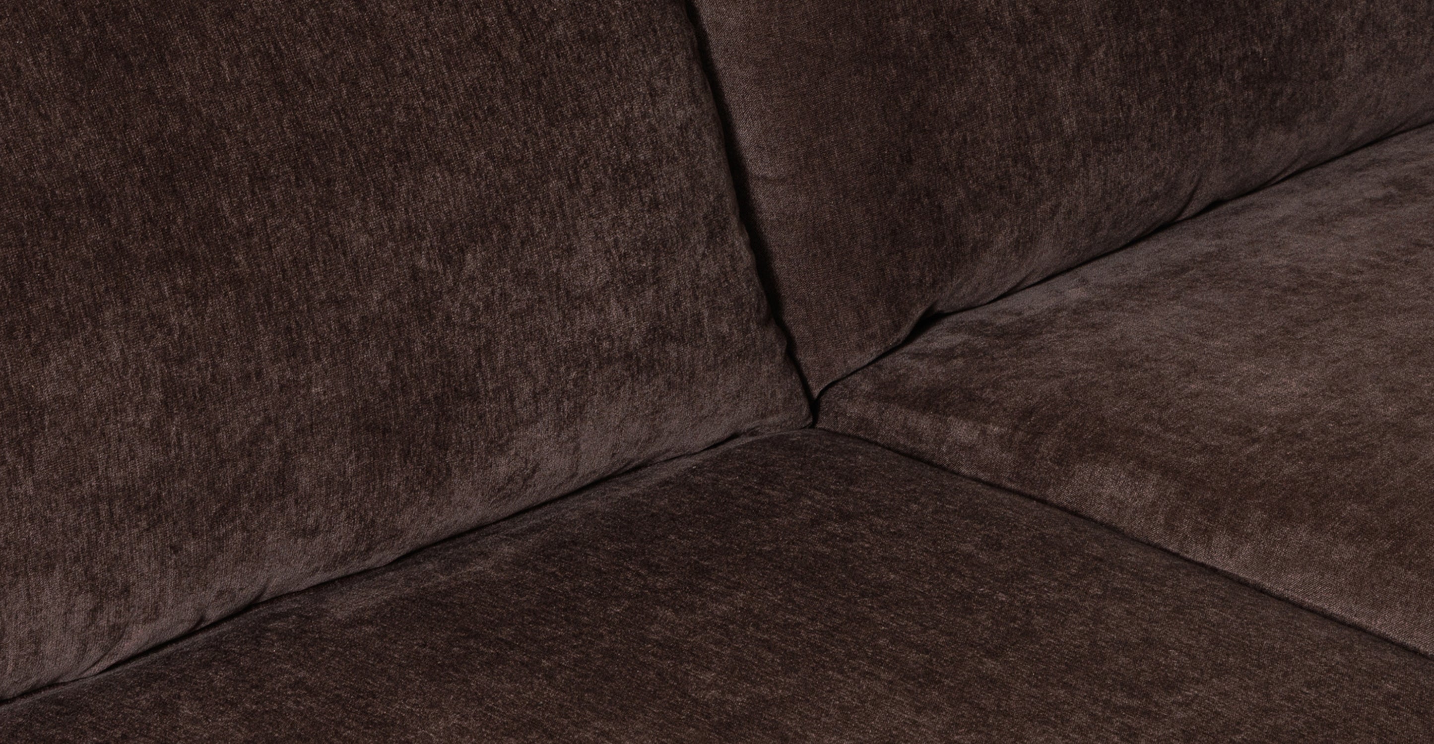 Lucerne Right-Facing Sectional with Extra-Wide Chaise