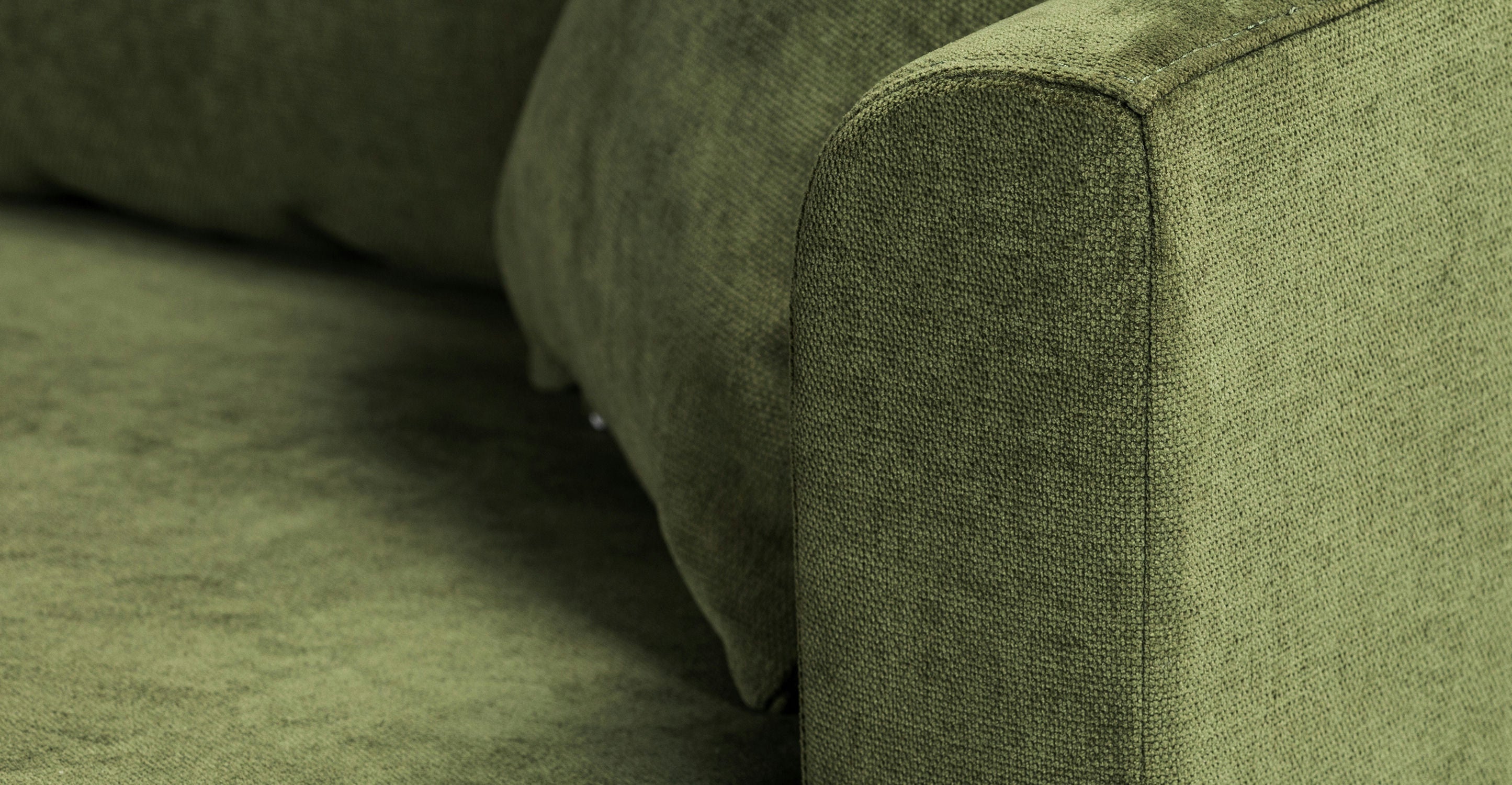 Lucerne Right-Facing Sectional with Extra-Wide Chaise